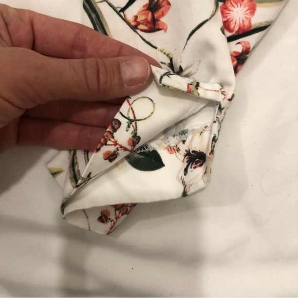 Reitmans floral capris - Picture 4 of 7